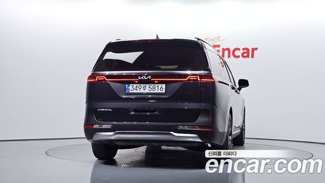 Kia Canival 2023 — photo 4