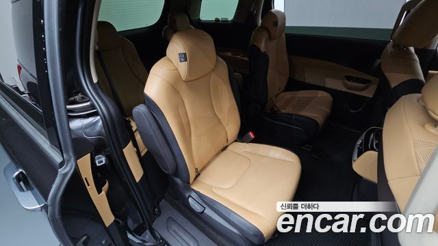 Kia Canival 2023 — photo 17