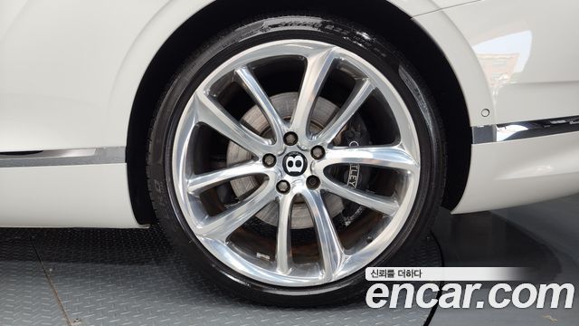 Bentley Continental 2020 — photo 7
