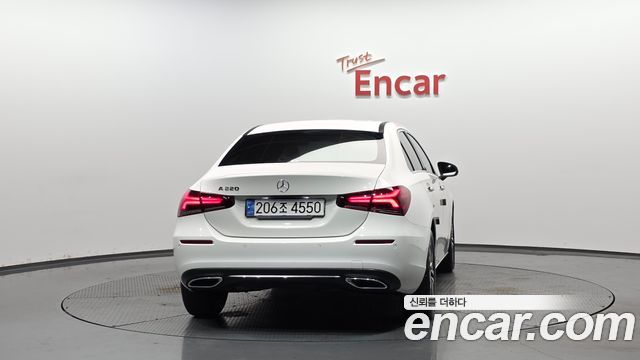 Mercedes-Benz A-Class 2022 — photo 4