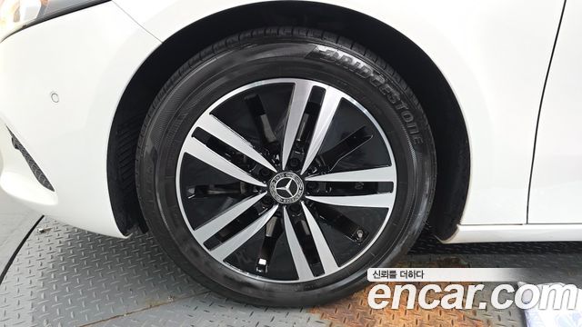 Mercedes-Benz A-Class 2022 — photo 5