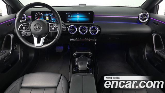 Mercedes-Benz A-Class 2022 — photo 10
