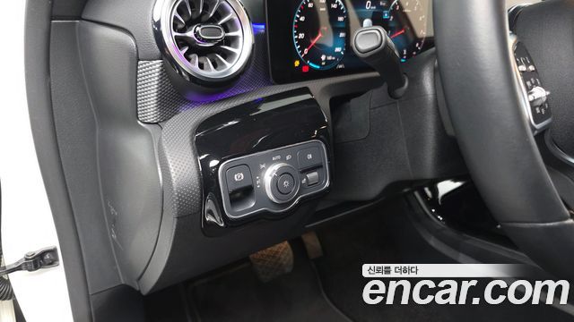 Mercedes-Benz A-Class 2022 — photo 19