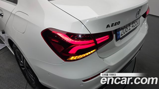 Mercedes-Benz A-Class 2022 — photo 9