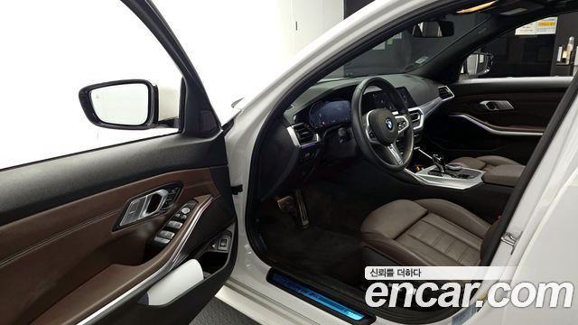 BMW 3-Series 2021 — photo 13