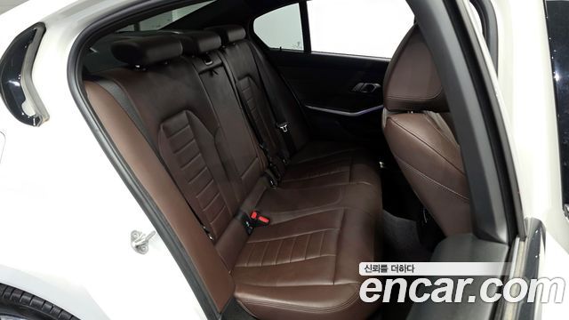 BMW 3-Series 2021 — photo 17