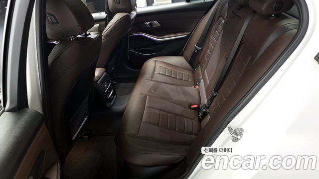 BMW 3-Series 2021 — photo 18