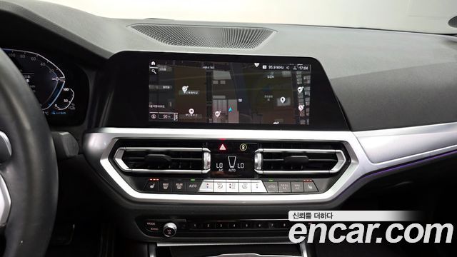BMW 3-Series 2021 — photo 20