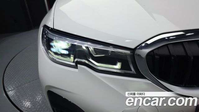 BMW 3-Series 2021 — photo 8