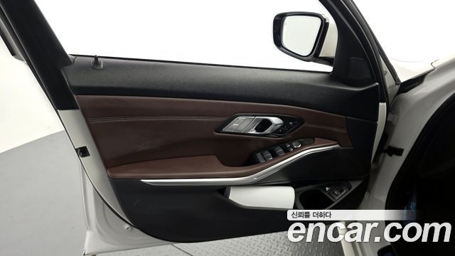BMW 3-Series 2021 — photo 14