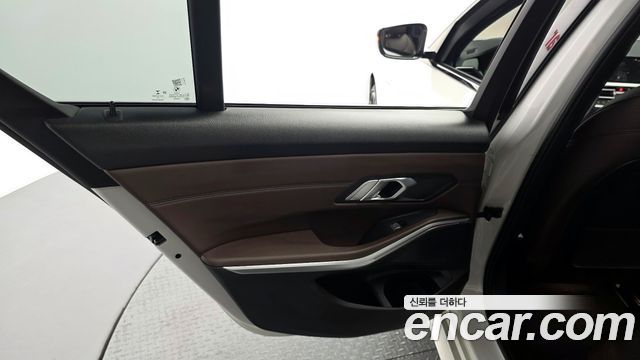 BMW 3-Series 2021 — photo 15