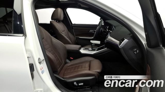 BMW 3-Series 2021 — photo 16