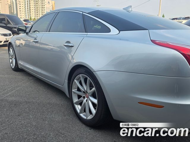 Jaguar XJ 2015 — photo 2