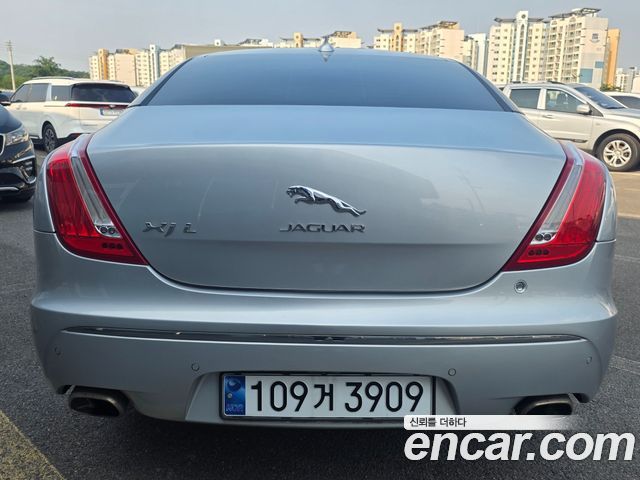 Jaguar XJ 2015 — photo 4