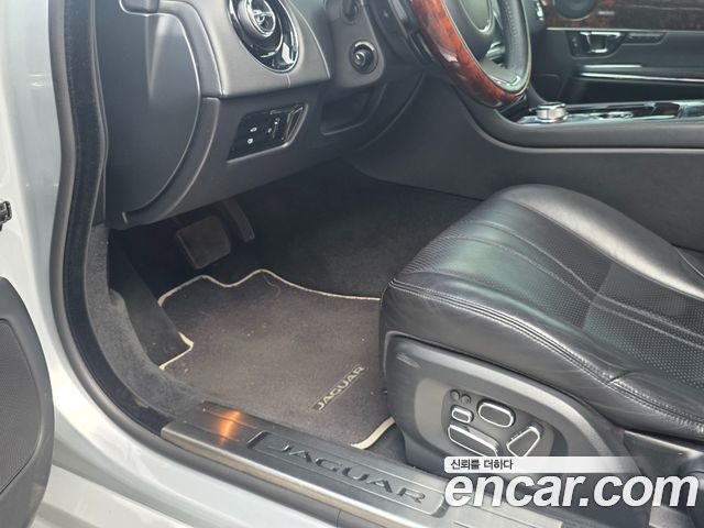 Jaguar XJ 2015 — photo 7