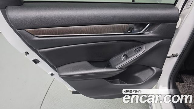Honda Accord 2019 — photo 15