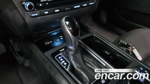 Hyundai Genesis 2016 — photo 9