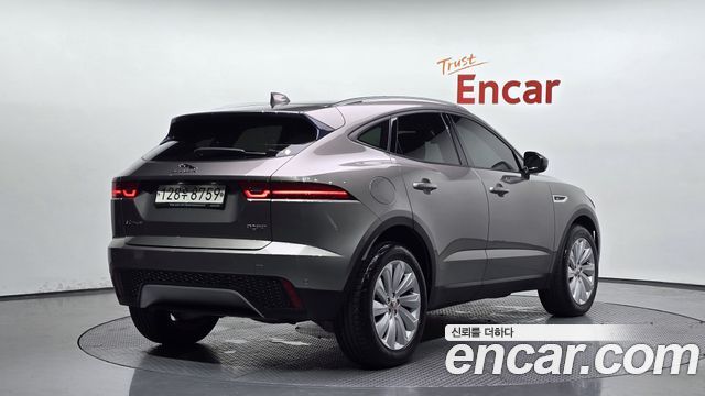Jaguar E-PACE 2019 — photo 2