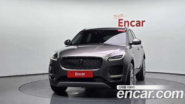 Jaguar E-PACE 2019 — photo 3