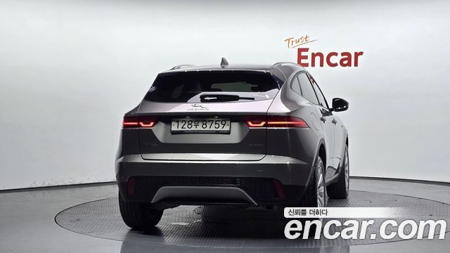 Jaguar E-PACE 2019 — photo 4