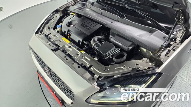 Jaguar E-PACE 2019 — photo 6
