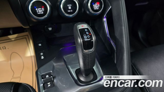 Jaguar E-PACE 2019 — photo 12