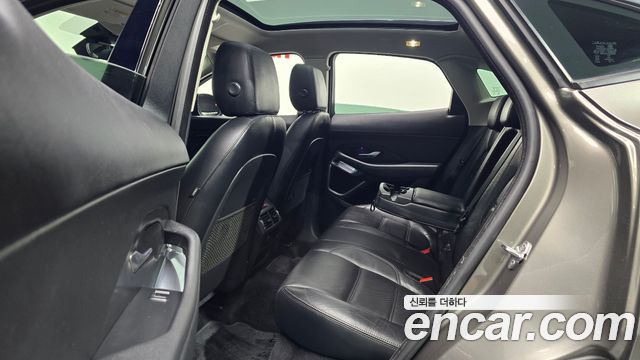 Jaguar E-PACE 2019 — photo 18