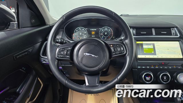 Jaguar E-PACE 2019 — photo 19