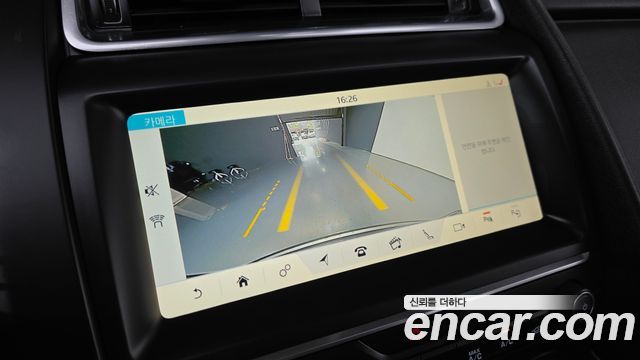 Jaguar E-PACE 2019 — photo 21
