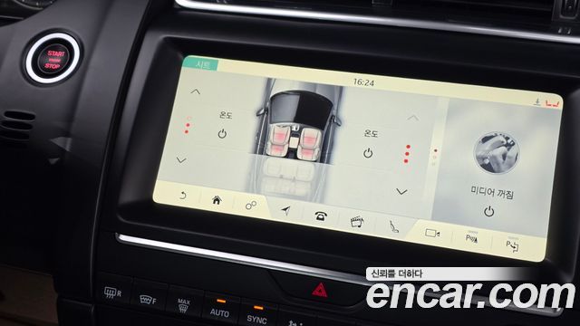Jaguar E-PACE 2019 — photo 22