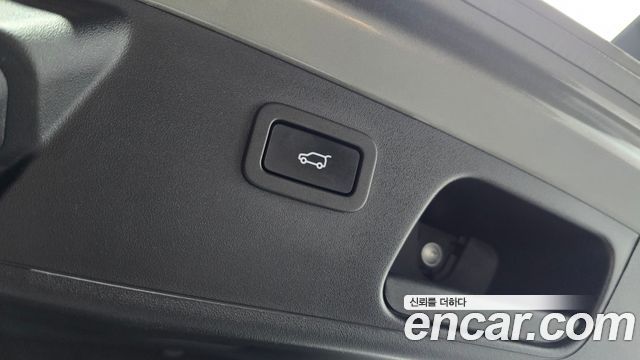 Jaguar E-PACE 2019 — photo 24