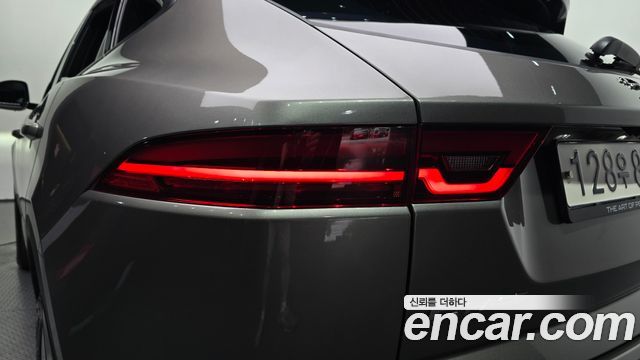 Jaguar E-PACE 2019 — photo 9