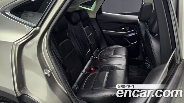 Jaguar E-PACE 2019 — photo 16