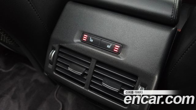 Jaguar E-PACE 2019 — photo 27