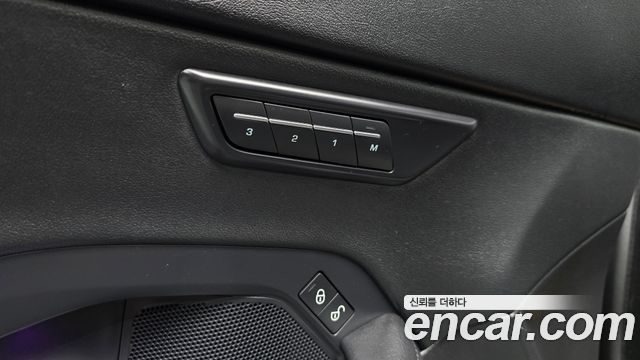 Jaguar E-PACE 2019 — photo 29