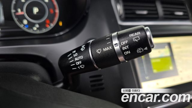 Jaguar E-PACE 2019 — photo 31
