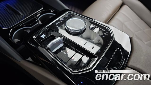 BMW 5-Series 2024 — photo 9