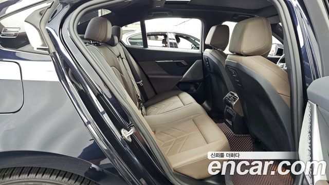 BMW 5-Series 2024 — photo 12