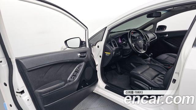 Kia K3 2013 — photo 13