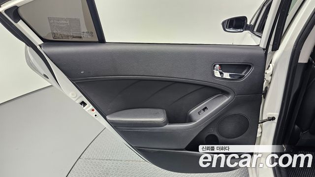 Kia K3 2013 — photo 15