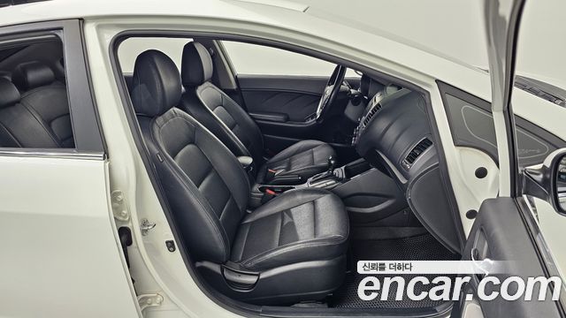 Kia K3 2013 — photo 16