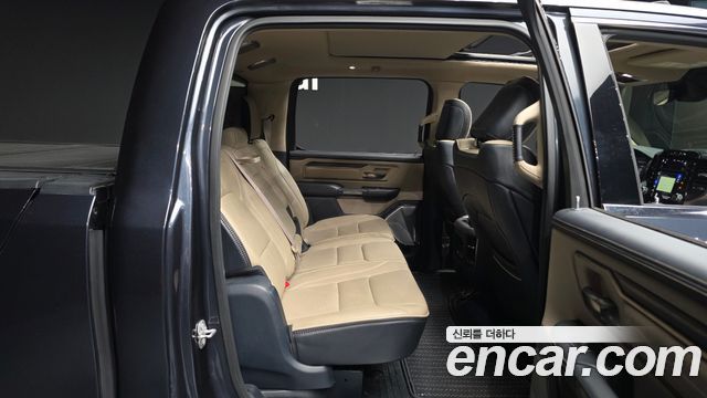 Dodge Ram Pick Up 2020 — photo 12