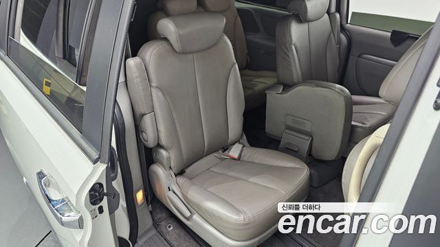 Kia Canival 2013 — photo 17