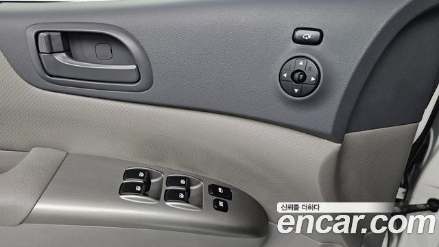 Kia Canival 2013 — photo 24