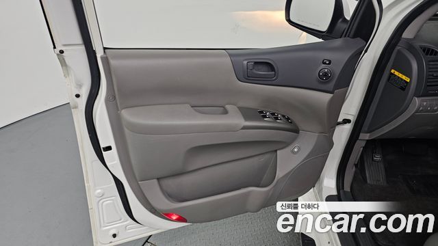 Kia Canival 2013 — photo 14