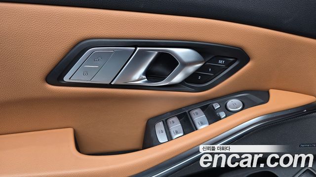 BMW 3-Series 2024 — photo 25