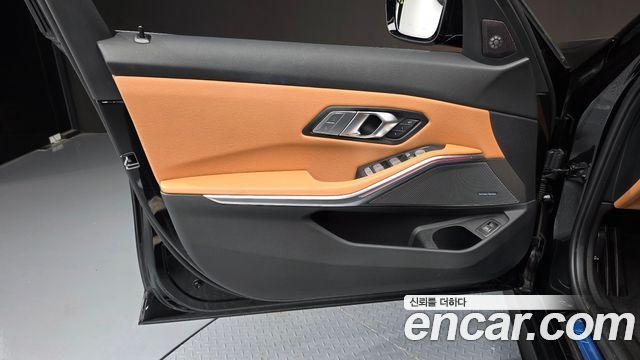 BMW 3-Series 2024 — photo 14