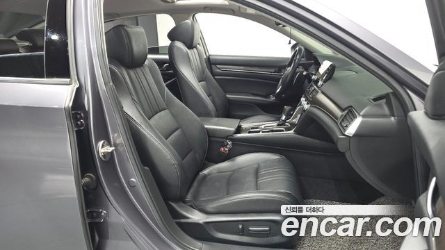 Honda Accord 2019 — photo 16