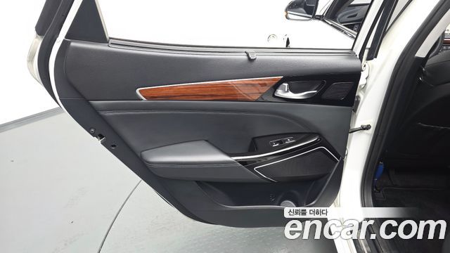 Kia K7 2017 — photo 14