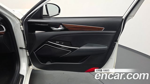 Kia K7 2017 — photo 15